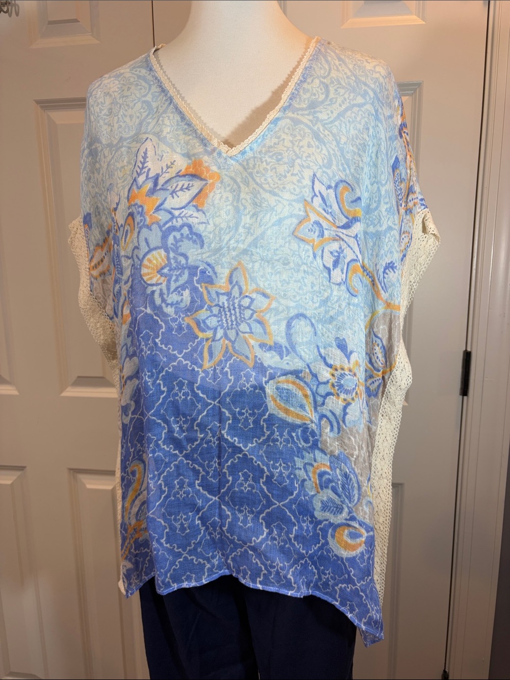 Chico's Blue Trim Linen-Blend Shell Top